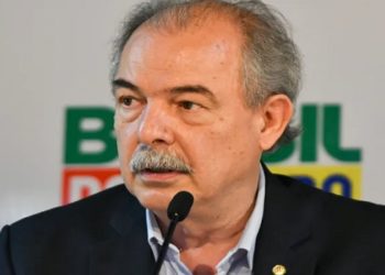 lula anuncia mercadante no bndes