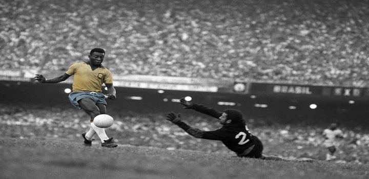 Pelé finaliza em goleada de 6 a 0 contra a Venezuela pelas eliminatórias da Copa de 70 Arte/ Agência O Globo