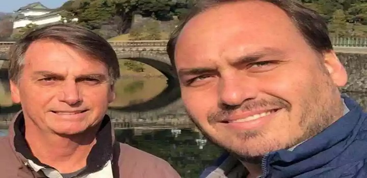 Carlos Bolsonaro posta foto da perna de Bolsonaro