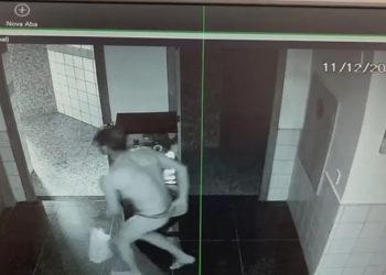 LADRÃO É FLAGRADO USANDO CALCINHA