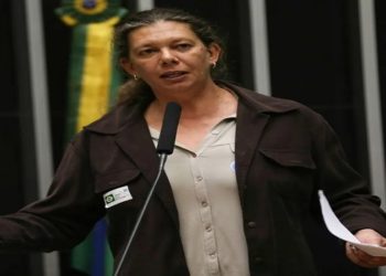 ANA MOSER demitida