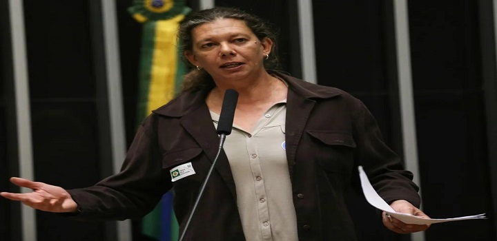 ANA MOSER demitida