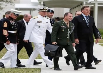 EXERCITO COMANDANTE DE BOLSONARO