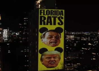 Projeção chama Bolsonaro e o ex-presidente dos EUA Donald Trump de "ratos da Flórida (Foto: Reprodução/ Redes sociais)