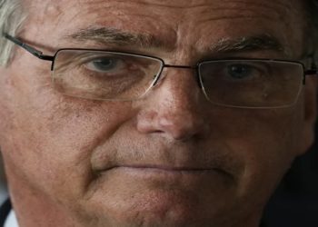 Bolsonaro fica nos EUA para evitar prisão
