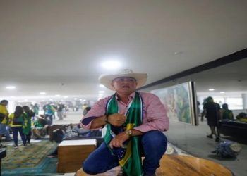 Justiça decreta bloqueio de contas de invasores em Brasilia