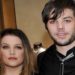 O músico Navarone Garibaldi, de 35 anos de idade, quebrou o silêncio sobre a morte da meia-irmã, Lisa Marie Presley,