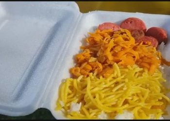 bolsonaristas reclamam de comida servida