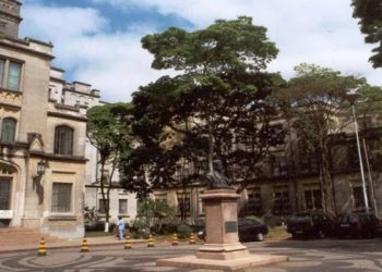 A Polícia Civil investiga a estudante de medicina Alicia Dudy Muller Veiga, de 25 anos, suspeita de apropriação indébita após supostamente ter desviado R$ 920 mil do fundo de formandos