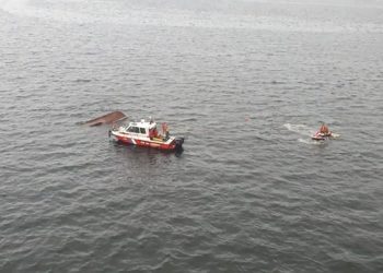 barco naufraga na baia de guanabara