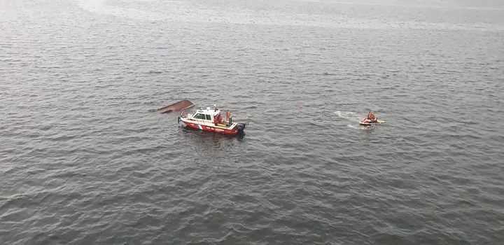 barco naufraga na baia de guanabara