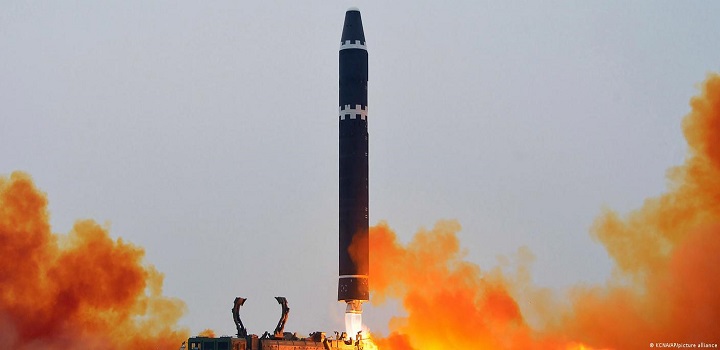 COREIA DO NORTE LANÇA MÍSSIL AMEAÇADOR