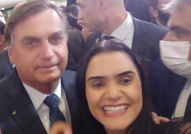 Kit covid-19: a prefeita e a secretária de saúde de uma Prefeitura no Estado do Rio que adotaram o receituário de Bolsonaro contra a covid-19.