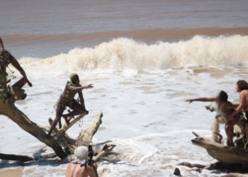 Exposição sobre rio Paraíba e erosão no pontal de Atafona