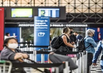 uso de máscaras em aeroportos