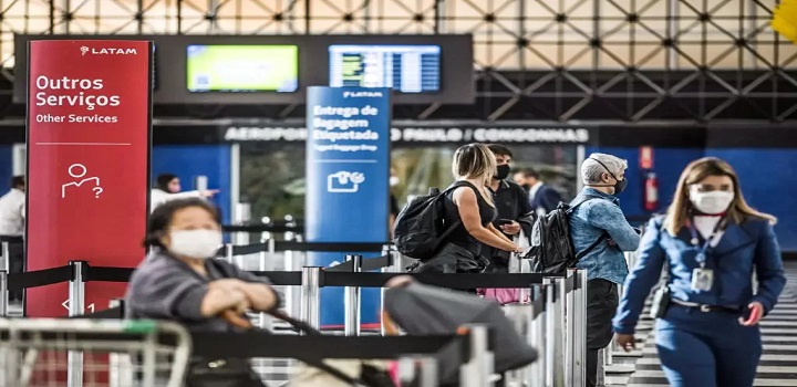 uso de máscaras em aeroportos