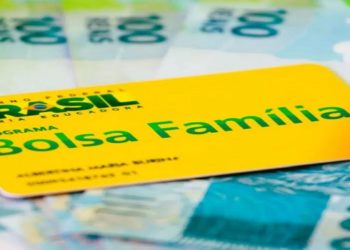 Pesquisa do FGV Ibre indica que o valor elevado do Bolsa Família desincentiva a busca por emprego formal, especialmente entre jovens. Estudo sugere integração com políticas de educação e qualificação. #BolsaFamília #MercadoDeTrabalho