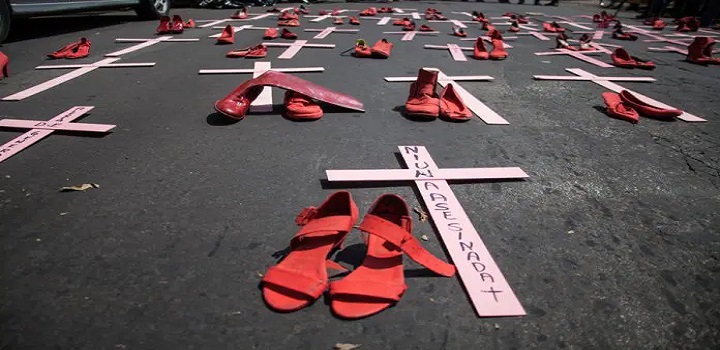 Levantamento do Instituto Fogo Cruzado mostra aumento de 45% nos casos de feminicídio por arma de fogo em 2025. Maioria das vítimas foi morta em casa por companheiros ou ex-companheiros.