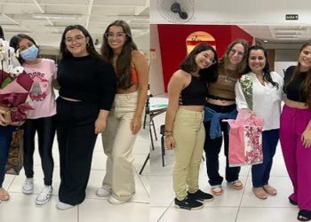deboche a universitaria de 44 anos, universtaria de 40 anos sofre preconceito