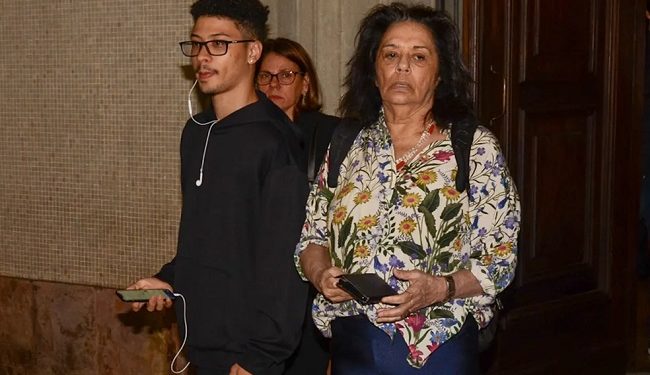 Gabriel e Wilma Petrillo, filho e viúva de Gal Costa — Foto: Araujo/AgNews