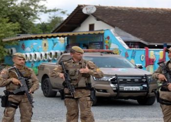 segurança armada nas escolas