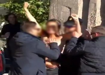 POLICIAL E ATIVISTA DO FEMEN NA ESPANHA