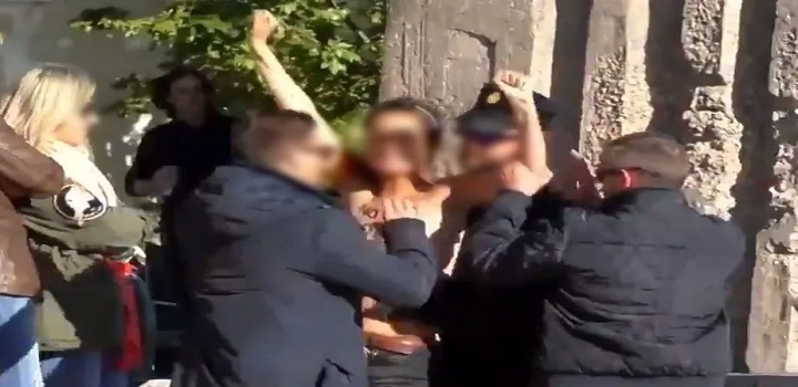 POLICIAL E ATIVISTA DO FEMEN NA ESPANHA