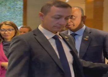 A primeira-dama Janja da Silva foi vista, nesta sexta-feira (21), fazendo compras na loja de luxo Zegna