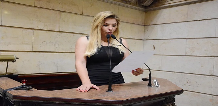 Veronica Costa concenada