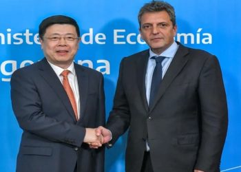 O governo argentino informou nesta quarta-feira (26) que deixará de pagar em dólares as importações provenientes da China