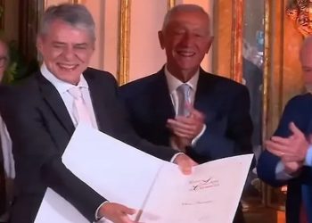 chico buarque recebe premio camões