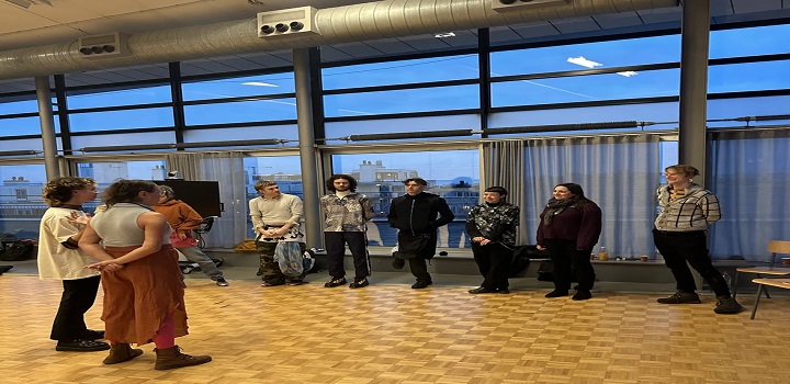 Dodi na Academia de Teatro e Dança de Amsterdã, na Holanda, como professora convidada em janeiro de 2023 — Foto: Arquivo pessoal