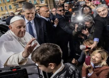 papa francisco sai do hospital