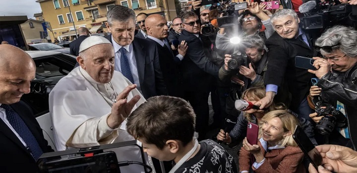 papa francisco sai do hospital