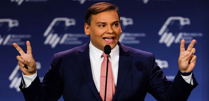 George Santos é mantido sob custódia de autoridades dos EUA; deputado responde a 13 acusações