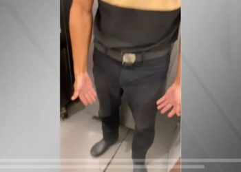 Funcionário do Burger King diz ter urinado nas calças por não poder deixar quiosque para ir ao banheiro