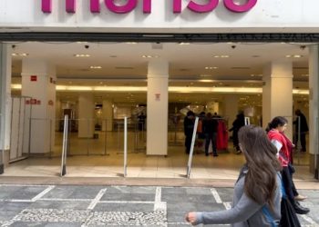 Fechamento de Lojas da Marisa