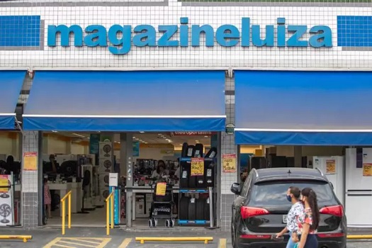 magazine luiza registra prejuizo