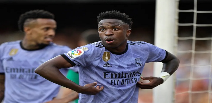 BOLA DE OURO VINICIUS JR