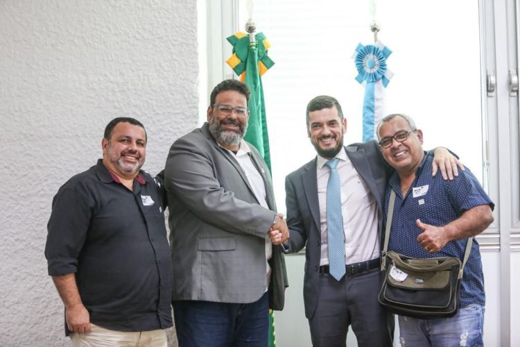 Auxílio Educação e Saúde da Uenf: ato do governador em exercício do Rodrigo Bacellar que autoriza pagamento
