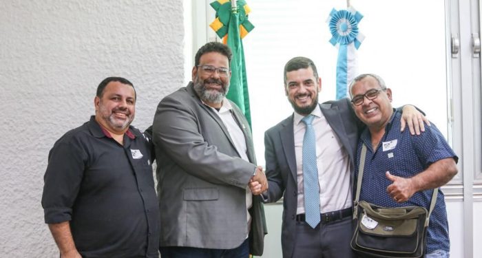 Auxílio Educação e Saúde da Uenf: ato do governador em exercício do Rodrigo Bacellar que autoriza pagamento