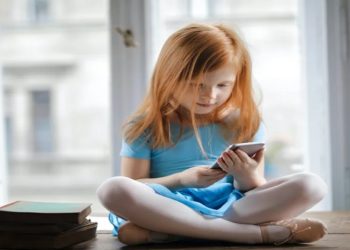 cidade irlandesa se une na proibição de smartphones para crianças pequenas
