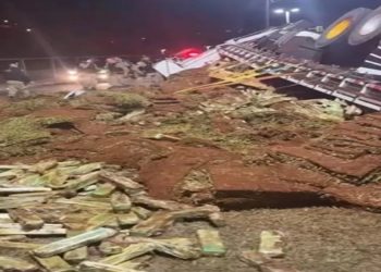 caminhão tomba com 1 tonelada de maconha