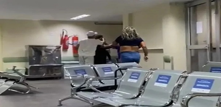 pai e filha agridem medica