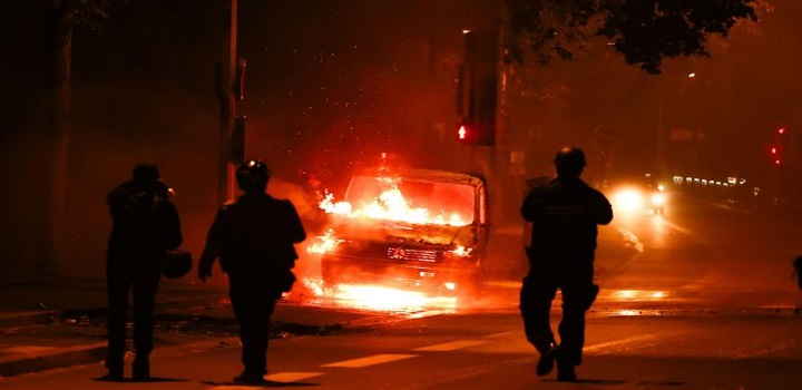 Mais de 1.300 pessoas são presas em mais uma noite de protestos na França