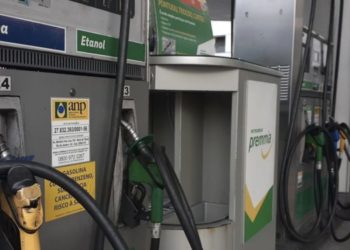 Petrobras reajusta em 12% o preço da gasolina nas refinarias a partir desta quinta-feira