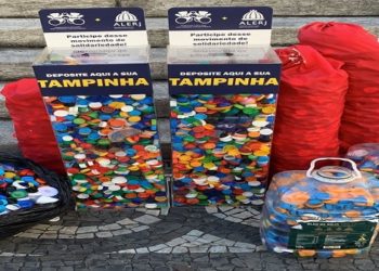 CAMPANHA DA ALERJ COLETA 150 KG DE TAMPAS PLÁSTICAS PARA SEREM TRANSFORMADAS EM CADEIRAS DE RODAS