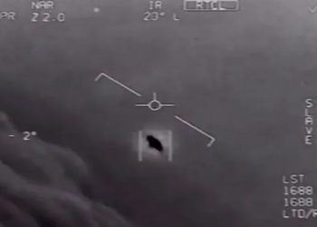 Em audiência sobre óvnis, ex-agente de Inteligência dos EUA diz que material biológico não-humano foi recuperado em nave alienígena