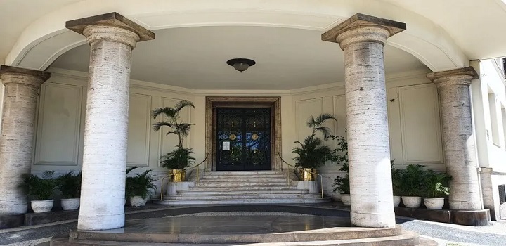 Maior cobertura do país, à venda por R$ 59 milhões, deve quase R$ 1 milhão de IPTU à prefeitura do Rio; fotos