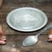 Segundo relatório da ONU divulgado na Etiópia, o Brasil saiu novamente do Mapa da Fome ao reduzir a subalimentação para níveis abaixo de 2,5% da população. O resultado reflete ações do governo para combater a pobreza e fortalecer a segurança alimentar.